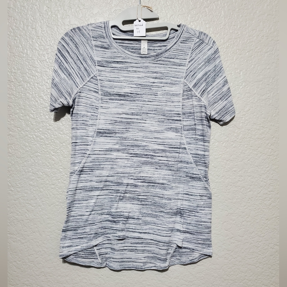 Lululemon Make Miles Count Short Sleeve Gray White Shirt Women's Size 2